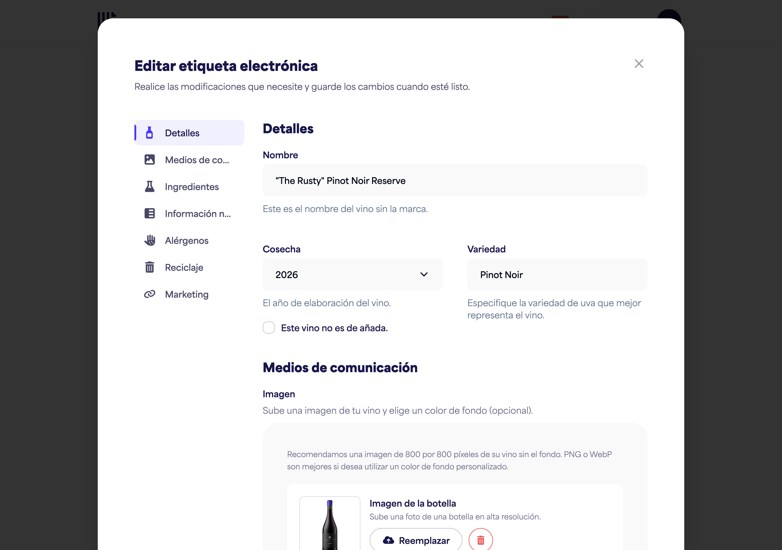 El formulario de la etiqueta electrónica mostrando los campos Nombre, Añada y Variedad, y la carga de la imagen de la botella